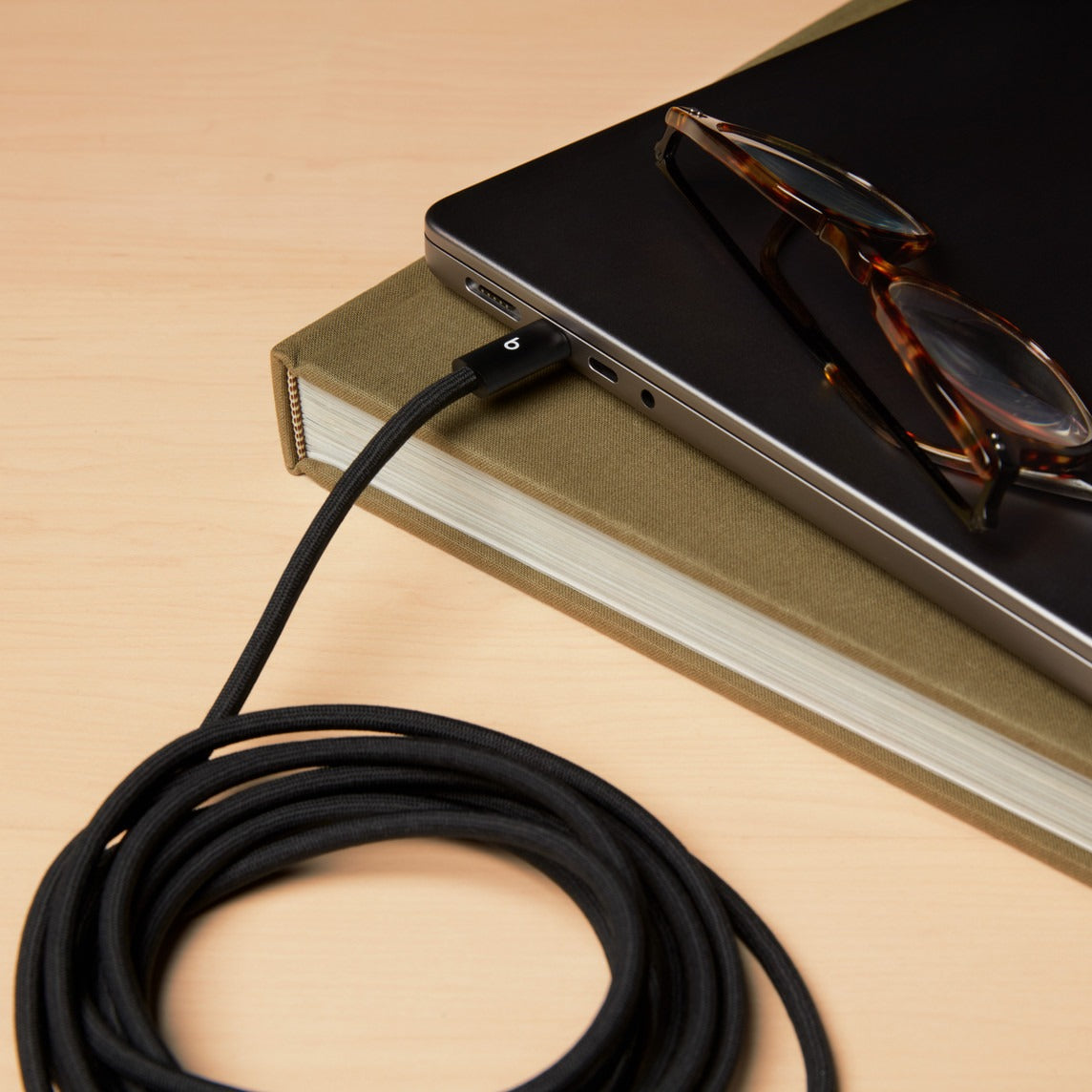 Beats USB‑C to USB‑C Braided Cable (3 m / 10 ft) – Bolt Black